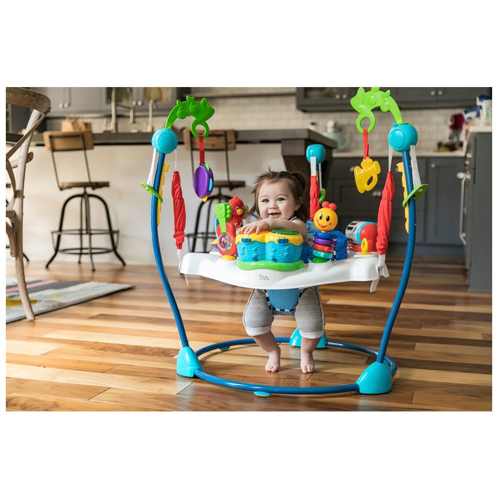 BABY EINSTEIN Ugráló/aktív központ 2 az 1-ben Neighborhood Symphony 6 hónapos kortól 11 kg-ig