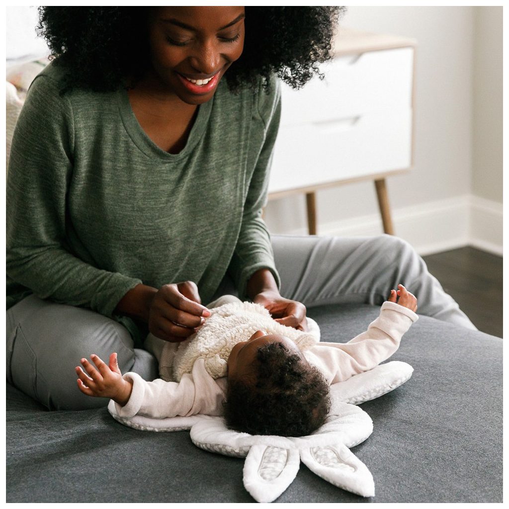 INGENUITY Rezgő pihenőszék dallamokkal és fénnyel Twinkle Tails™ 0hó+, 9 kg -ig