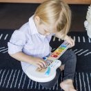 BABY EINSTEIN Gitár érintős Strum Along Songs™ Magic Touch™ HAPE 12hó+