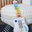 BABY EINSTEIN Gitár érintős Strum Along Songs™ Magic Touch™ HAPE 12hó+