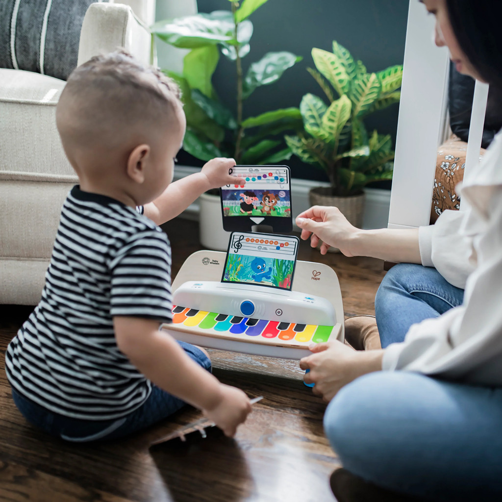 BABY EINSTEIN Fa zenélő játék zongora Together in Tune Piano™ Connected Magic Touch™ HAPE 12hó+