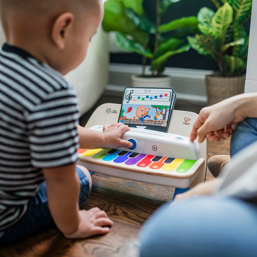 BABY EINSTEIN Fa zenélő játék zongora Together in Tune Piano™ Connected Magic Touch™ HAPE 12hó+