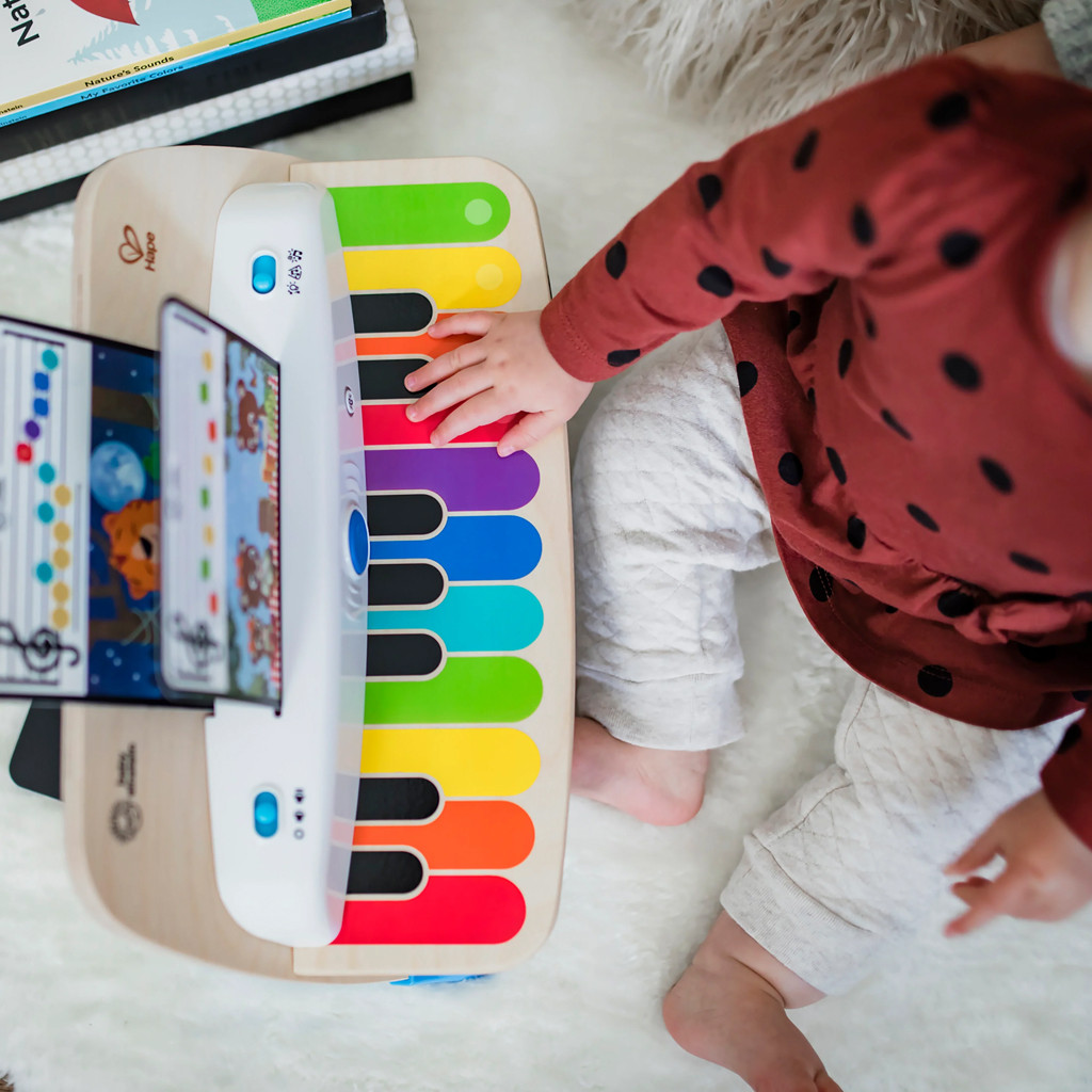 BABY EINSTEIN Fa zenélő játék zongora Together in Tune Piano™ Connected Magic Touch™ HAPE 12hó+