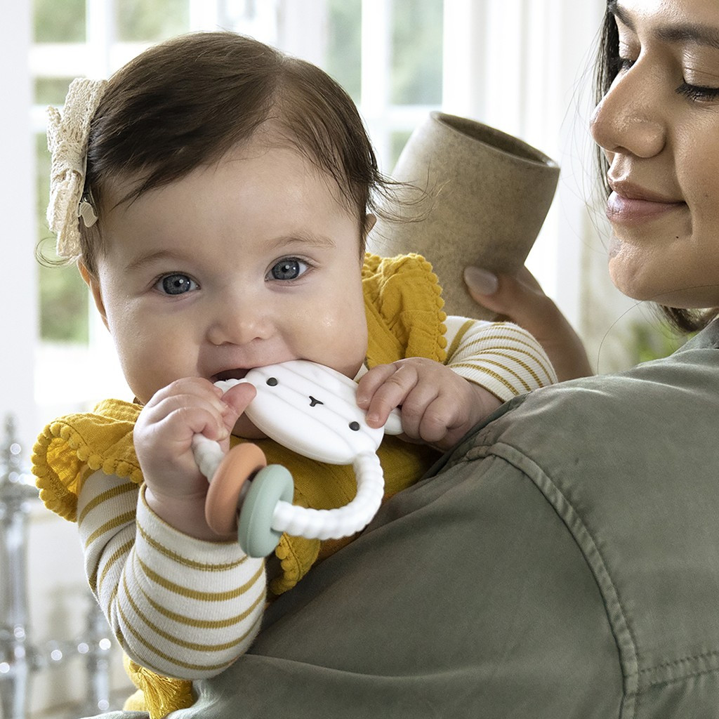 INGENUITY Szilikon rágóka bárány Soothing Sheppy™ 3hó+