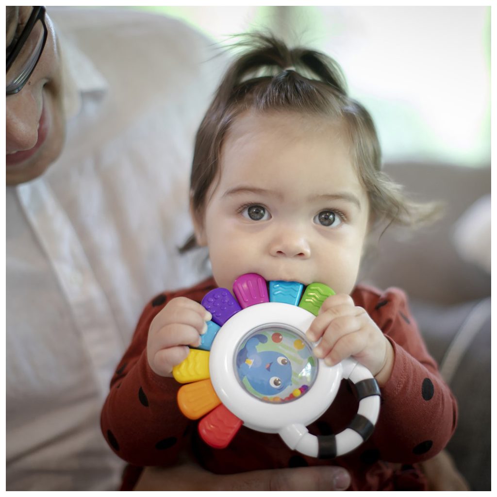 BABY EINSTEIN Szenzoros csörgő és rágóka BPA-mentes Outstanding Opus™ 3m+