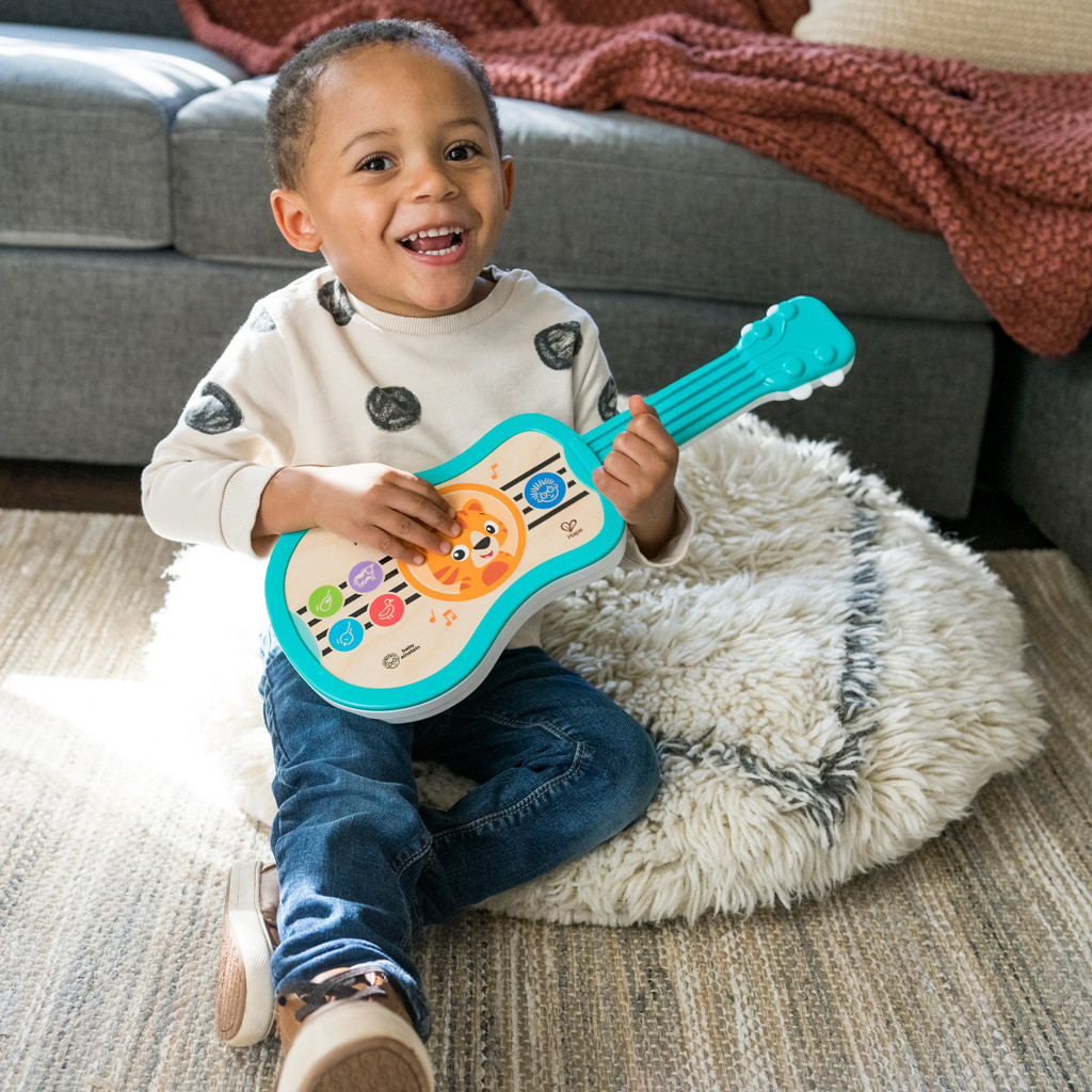 BABY EINSTEIN Zenélő fa játék ukulele Magic Touch HAPE 6hó+