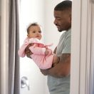 INGENUITY Kapucnis fürdőköpeny Clean & Cuddly™ Posy™