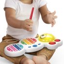 BABY EINSTEIN Zenélő játék xilofon Cal’s Curious Keys™ 12hó+
