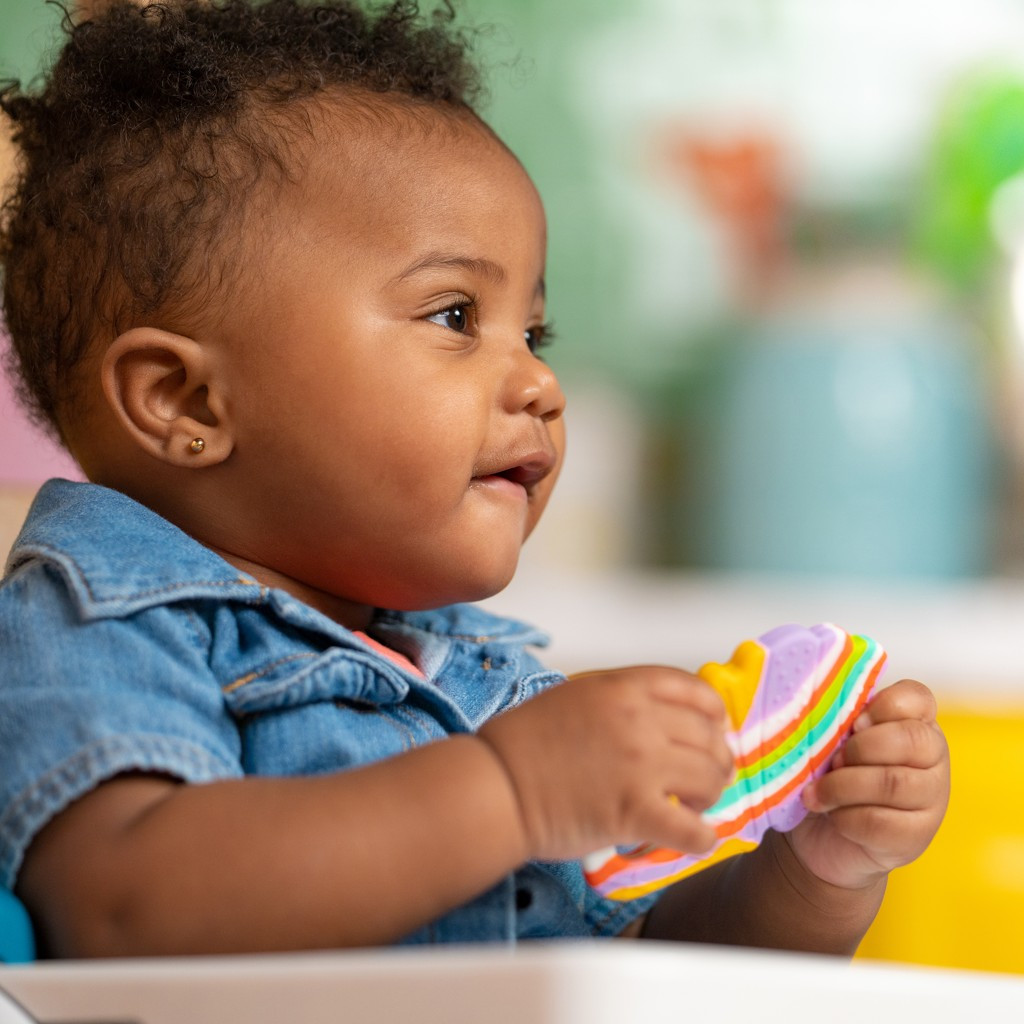 BRIGHT STARTS Szilikon rágóka Soothing Soft Serve™ 3hó+