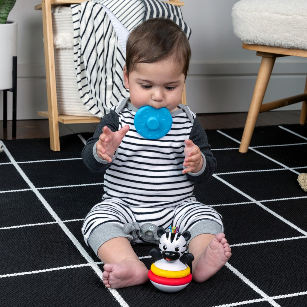 BABY EINSTEIN Rágóka építőjáték zebra Stack & Wobble Zen™ 3hó+