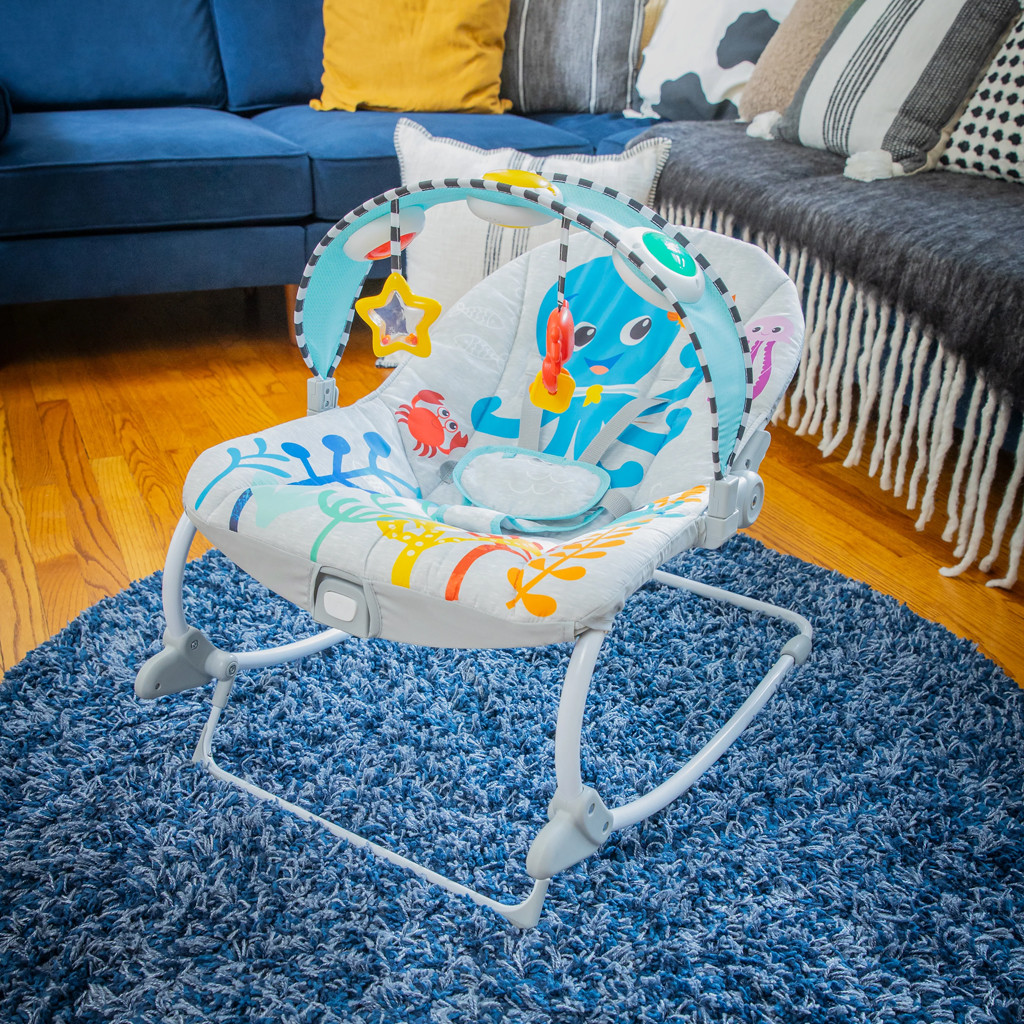 BABY EINSTEIN Zenélő rezgő pihenőszék Kick to It Opus 18kg-ig