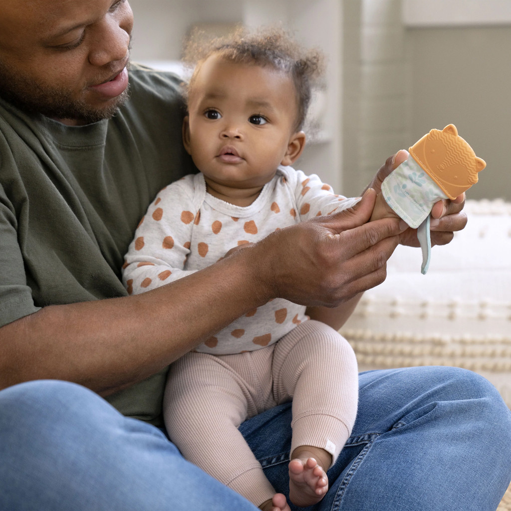INGENUITY Rágóka kesztyűvel róka Kitt narancssárga BPA-mentes 3m+