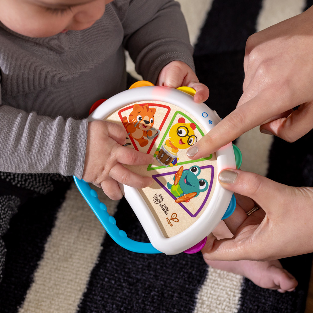 BABY EINSTEIN Játék zenélő tamburin Tap & Shake™ Magic Touch™ HAPE 6hó+