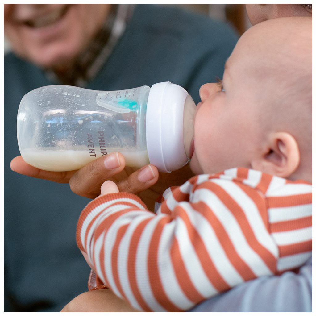 Philips AVENT Natural Response cumisüveg AirFree szeleppel 260 ml, 1m+ +akció