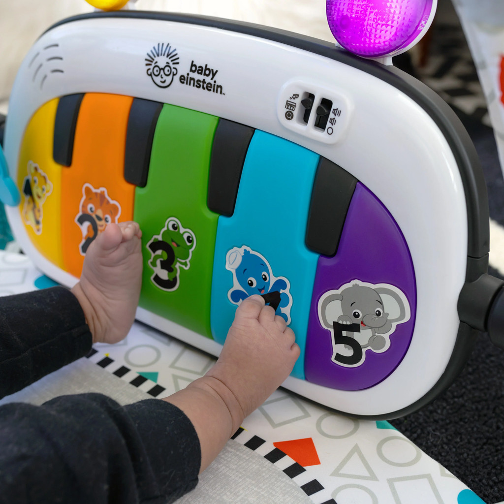 BABY EINSTEIN Kiságy járókával és zongorával 3in1 Kick & Snooze™ 0hó+