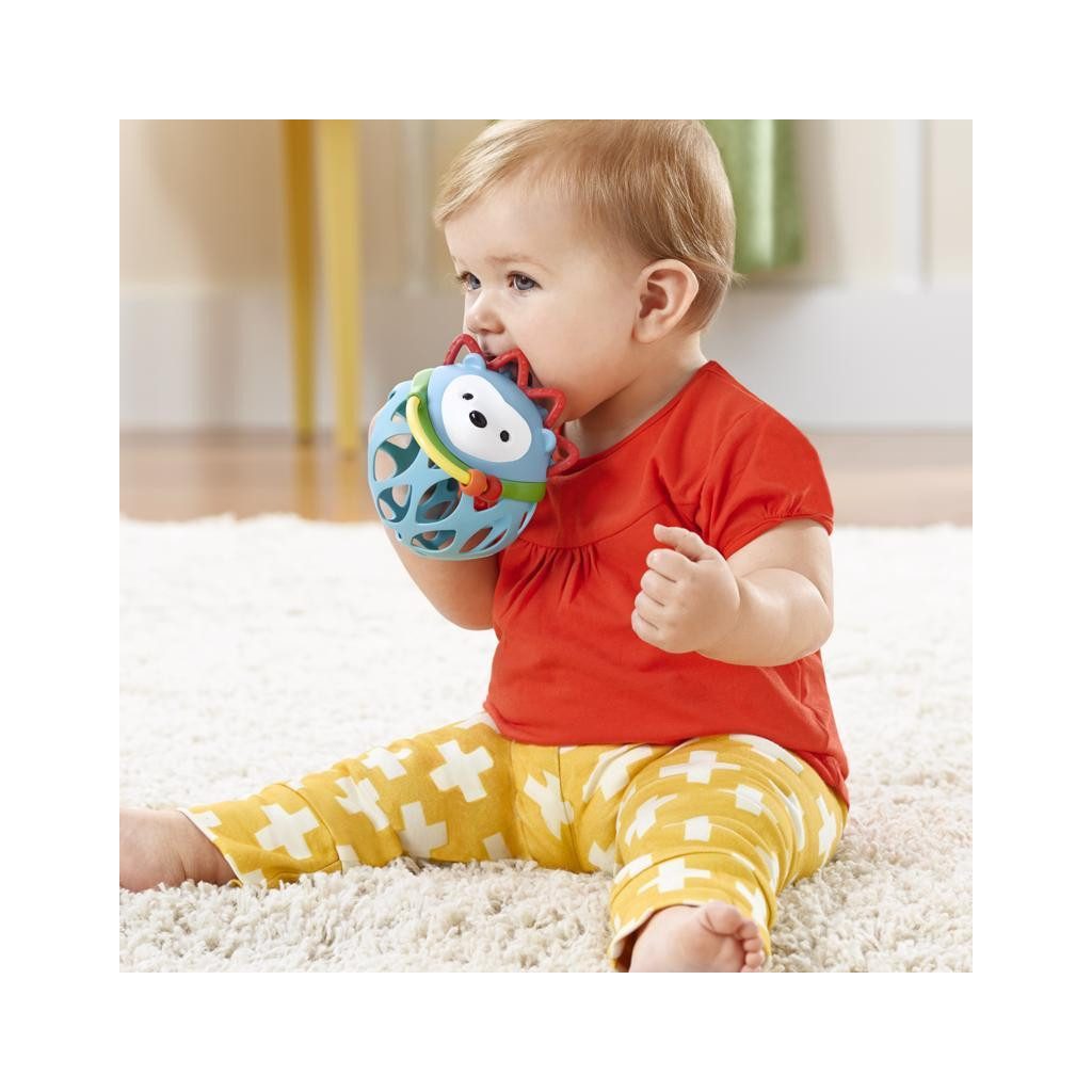 SKIP HOP Csörgő a motoros készségek fejlesztésére kerek, kézbe illő Sündisznó 3m+
