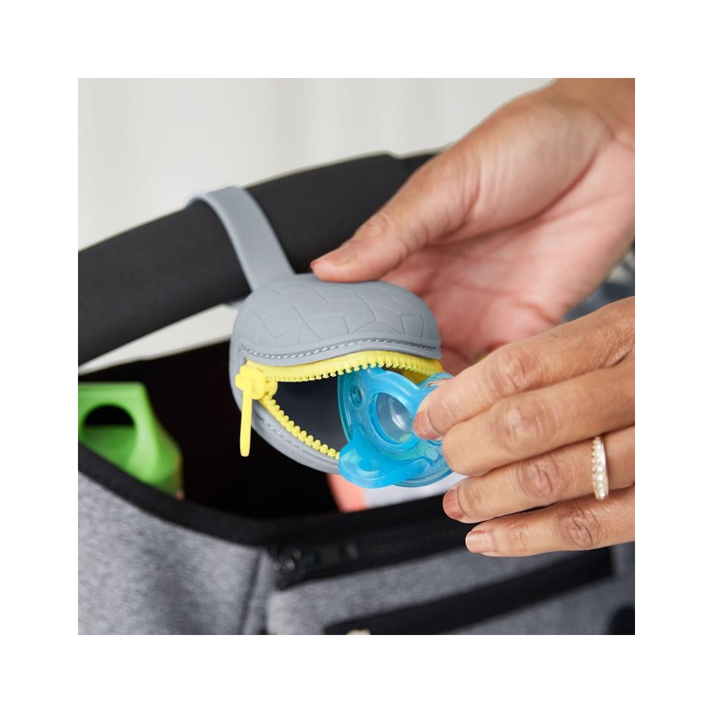 SKIP HOP Cumisüveg tartó szilikon Grab&Go szürke