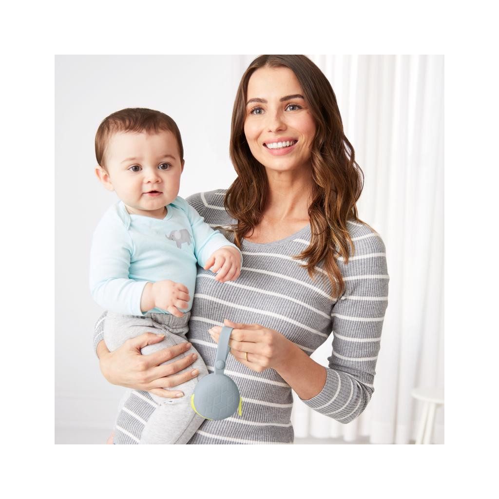 SKIP HOP Cumisüveg tartó szilikon Grab&Go szürke