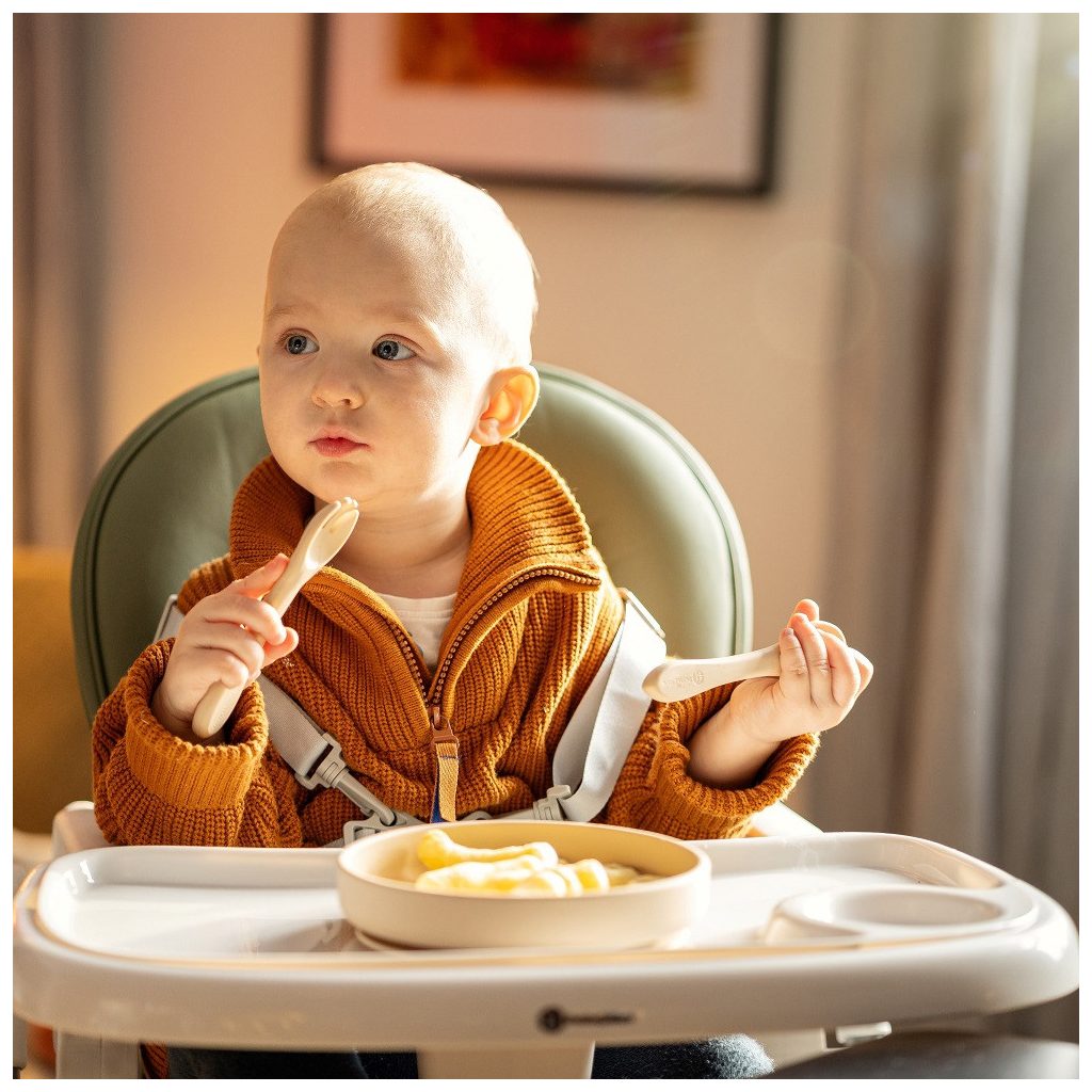 PETITE&MARS Etetőszék huzat és tálca Gusto Jasmine Honey