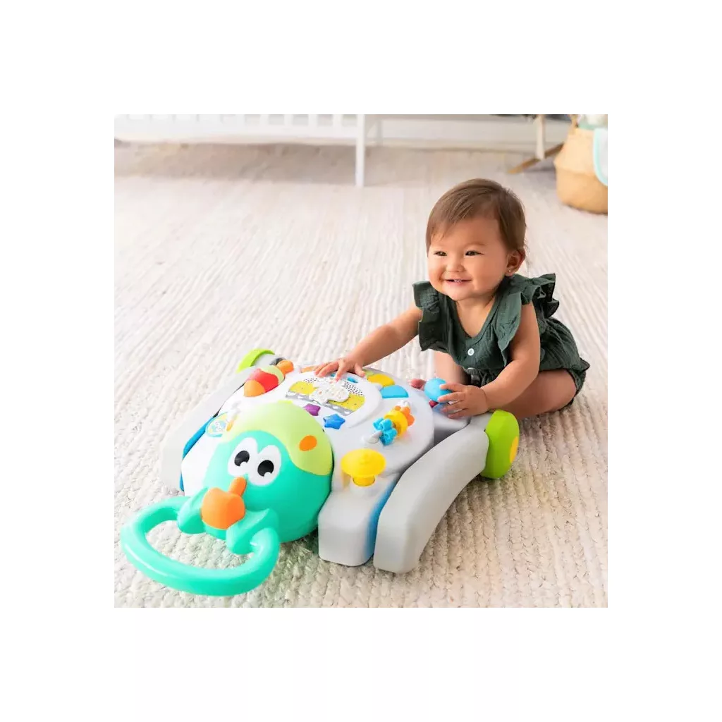 Infantino Sit, Walk & Play 3az1-ben járássegítő kisasztal