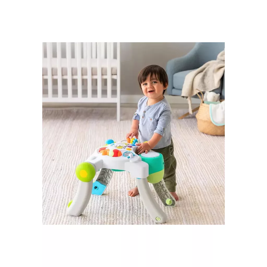 Infantino Sit, Walk & Play 3az1-ben járássegítő kisasztal