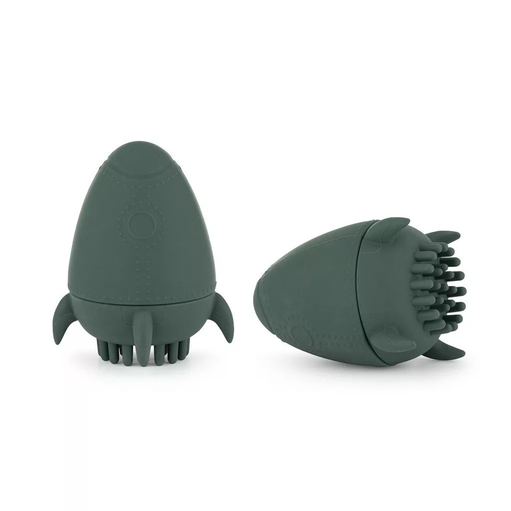 PETITE&MARS Szilikon fürdőjáték kefével Splashy Rocket Misty Green 6m+