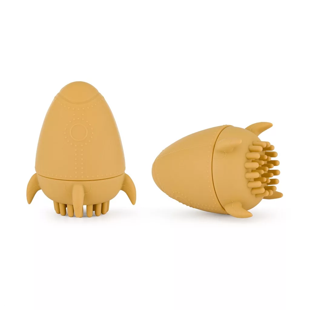 PETITE&MARS Szilikon fürdőjáték kefével Splashy Rocket Intense Ochre 6m+