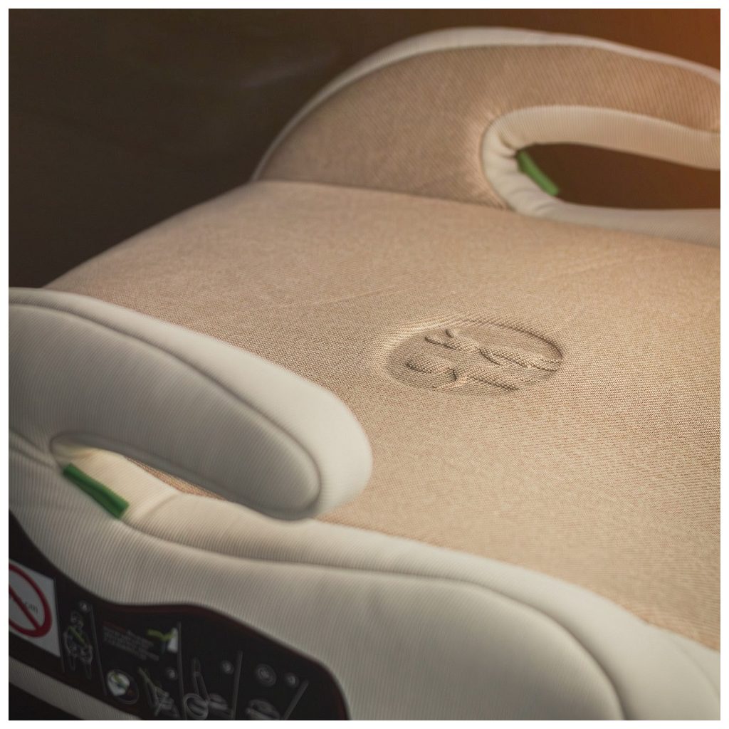 PETITE&MARS Optimus Pro i-Size ülésmagasító Caramel Brown 125 - 150 cm (22-36 kg)