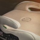 PETITE&MARS Optimus Pro i-Size ülésmagasító Caramel Brown 125 - 150 cm (22-36 kg)