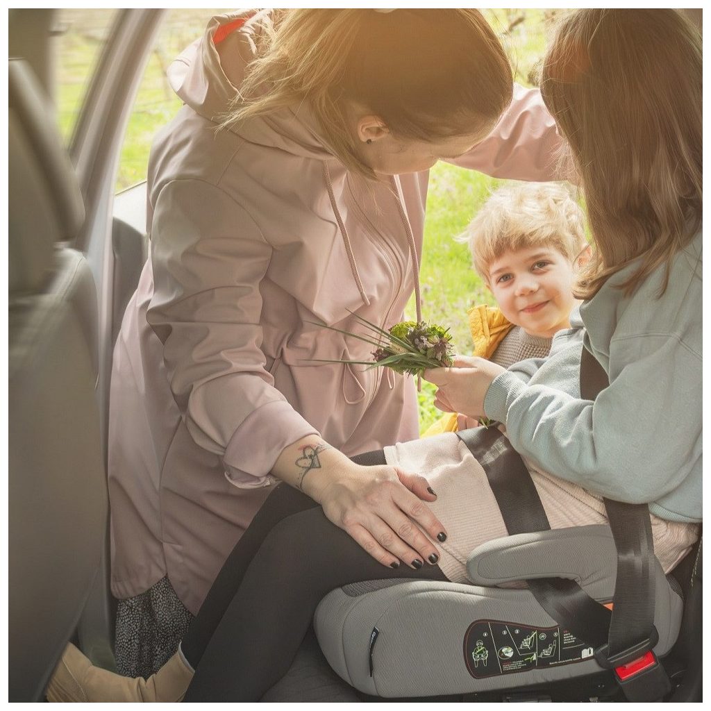 PETITE&MARS Optimus ülésmagasító  Pro i-Size Black Air 125 - 150 cm (22-36 kg)