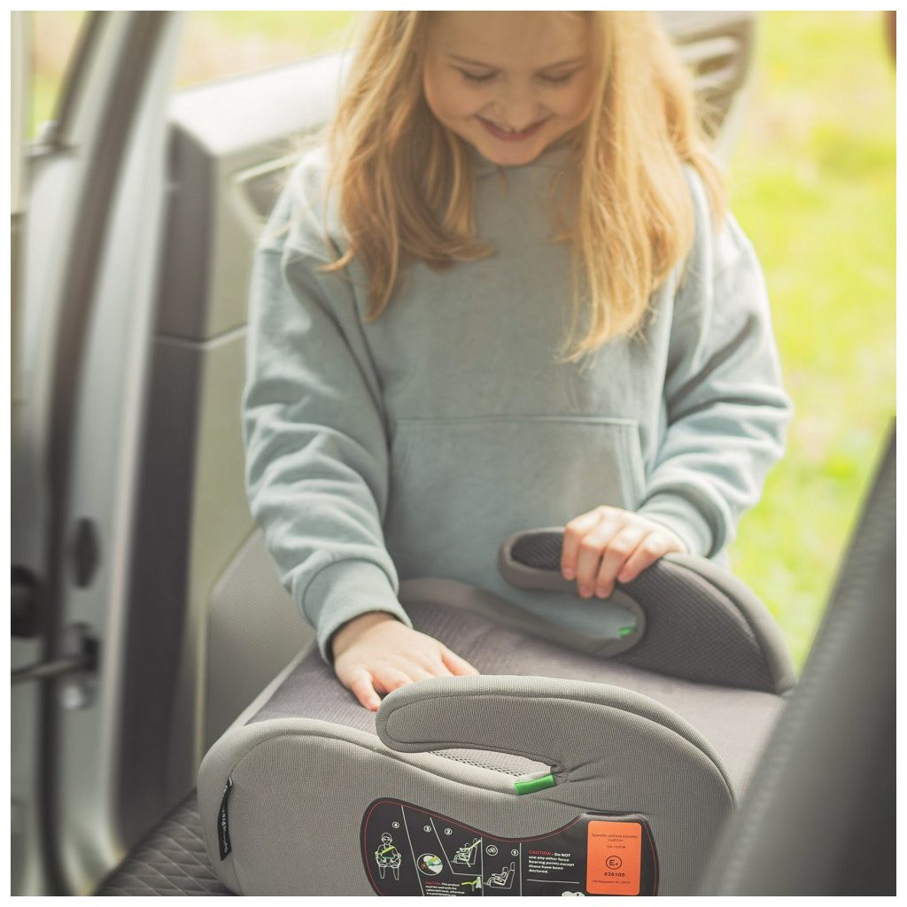 PETITE&MARS Optimus ülésmagasító  Pro i-Size Black Air 125 - 150 cm (22-36 kg)