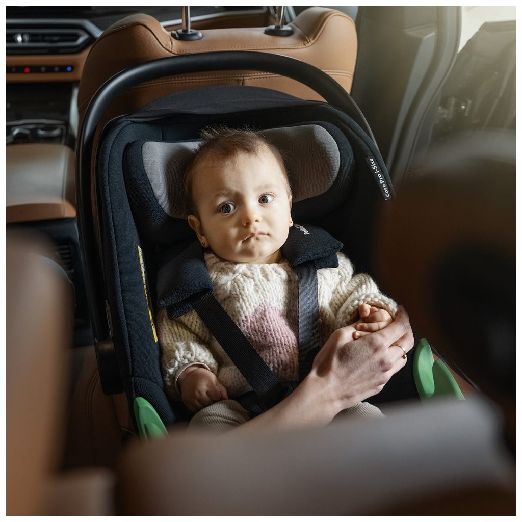 PETITE&MARS Core Pro i-Size autósülés fekete szürke 40-87 cm (0-13 kg)