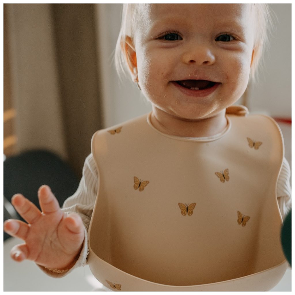 PETITE&MARS Szilikon előke Take&Match Sand Butterflies 6m+