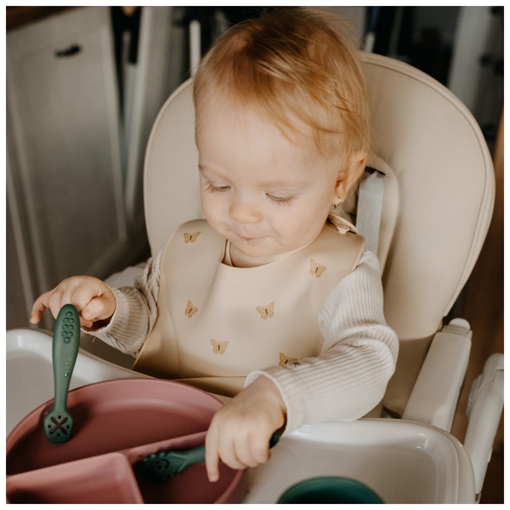 PETITE&MARS Szilikon előke Take&Match Sand Butterflies 6m+