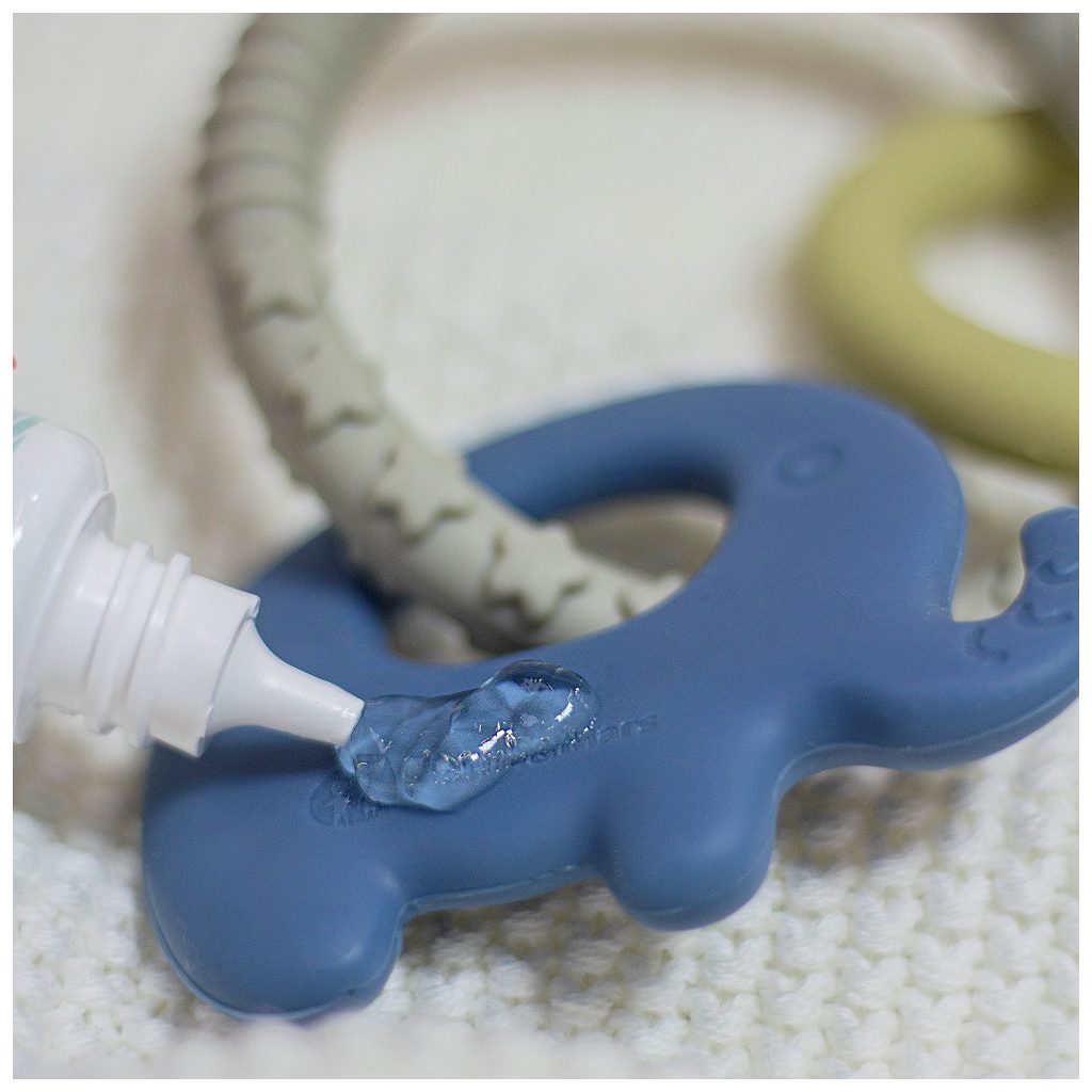 PETITE&MARS Szilikon rágóka Elefi Cute Blue 0m+