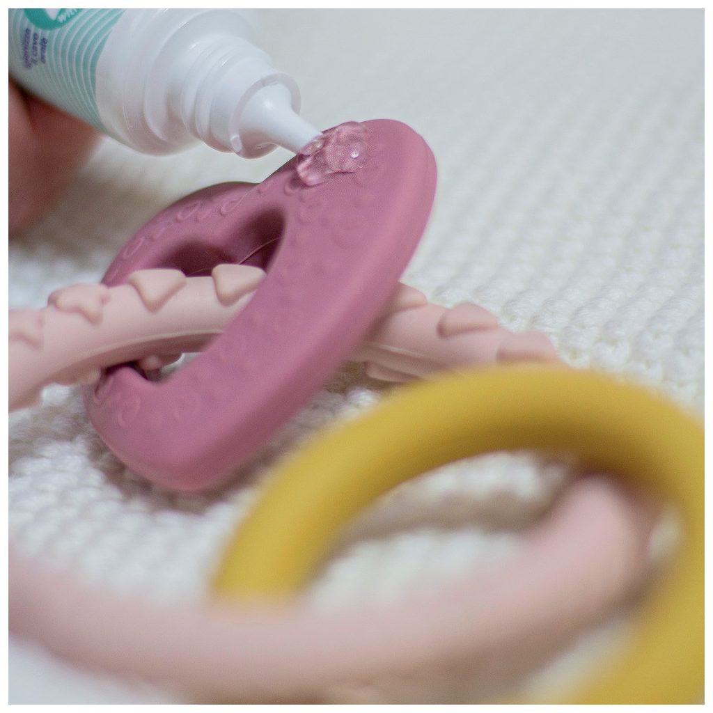 PETITE&MARS Szilikon rágóka Love Cute Pink 0m+