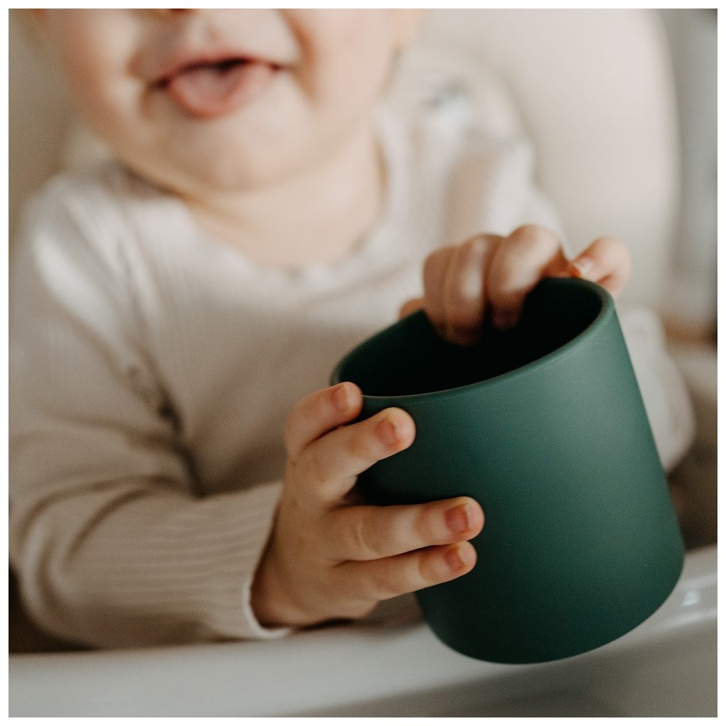 PETITE&MARS Szilikon bögre Take&Match Intense Ochre 6m+