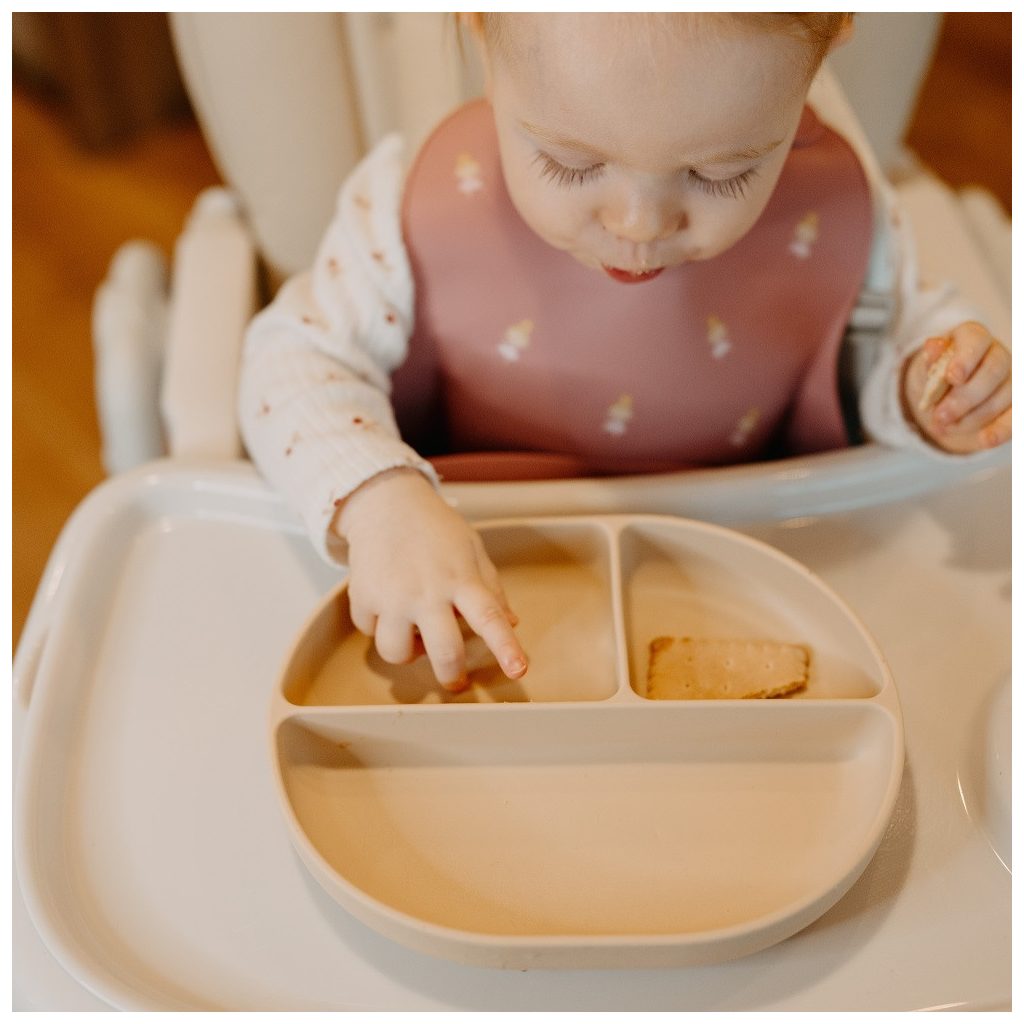 PETITE&MARS Szilikon osztott tányér, ovális Take&Match Intense Ochre 6m+