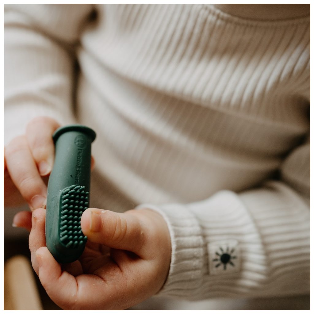 PETITE&MARS Szilikon ujjra húzható fogkefe szett Rose&Sand 2 db 0m+