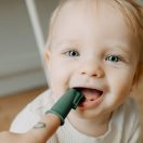 PETITE&MARS Szilikon ujjra húzható fogkefe szett Rose&Sand 2 db 0m+