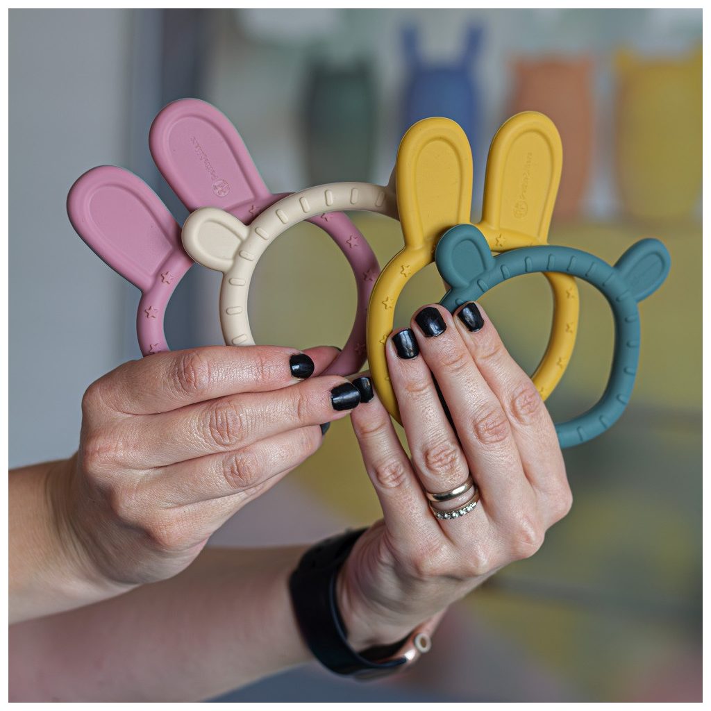 PETITE&MARS Szilikon rágóka Teddy Misty Green 0m+