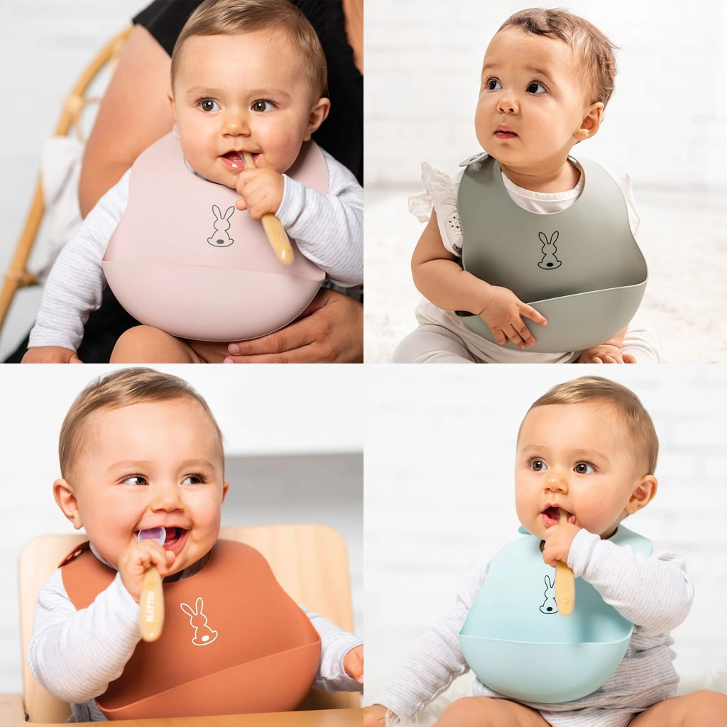 NATTOU szilikonos előke csattal, BPA-mentes, fehér