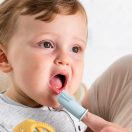 NATTOU Szilikon újrahúzható fogkefe tokkal Yellow/Pink 2 db