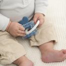 NATTOU Szilikon rágóka hűthető résszel BPA mentes kék egér