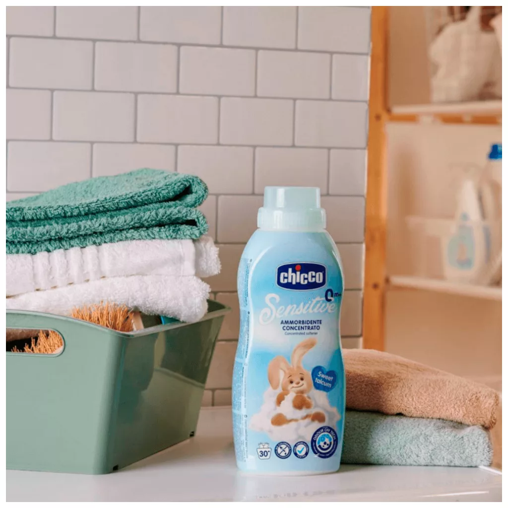 Chicco Sensitive öblítő koncentrátum babapúder illattal (6x750 ml)