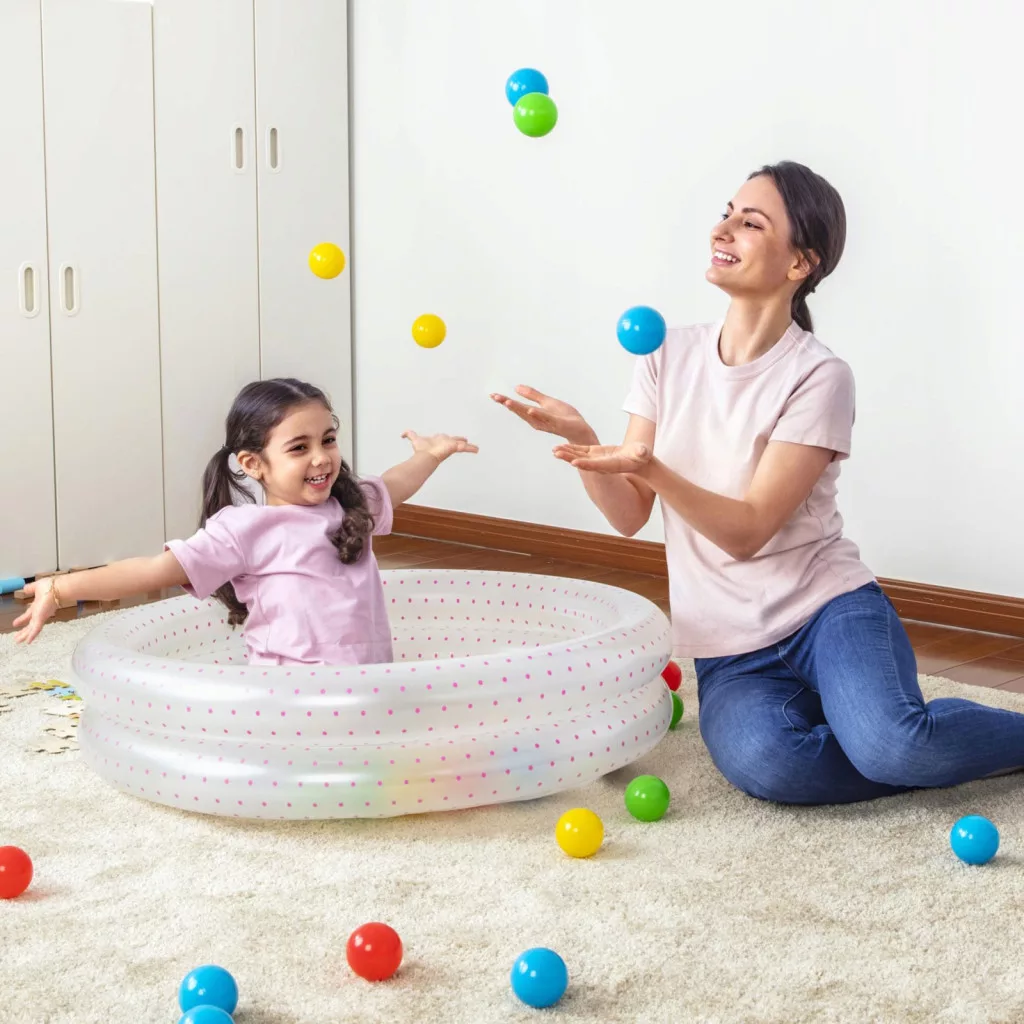 Felfújható medence - 50 db műanyag labdával ( 91 x 20 cm)