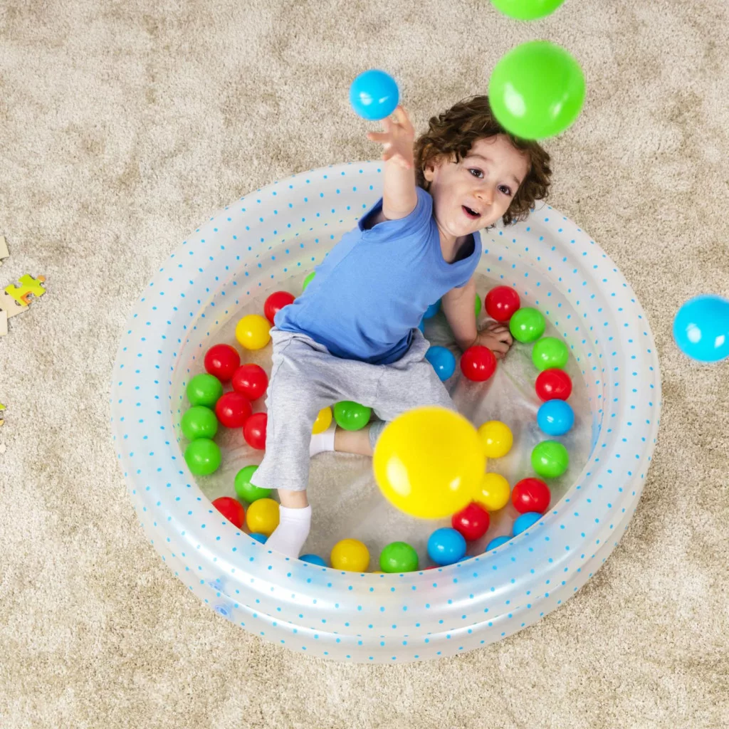 Felfújható medence - 50 db műanyag labdával ( 91 x 20 cm)