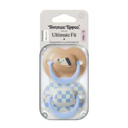   Tommee Tippee Ultimate Fit nyugtató cumi sterilizáló tokkal 6-18 hó 2 db (fiús)