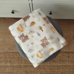   Pihe Puha babatakaró plüss anyagból - macis minta (75x120 cm)