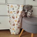 Pihe Puha babatakaró plüss anyagból - macis minta (75x120 cm)